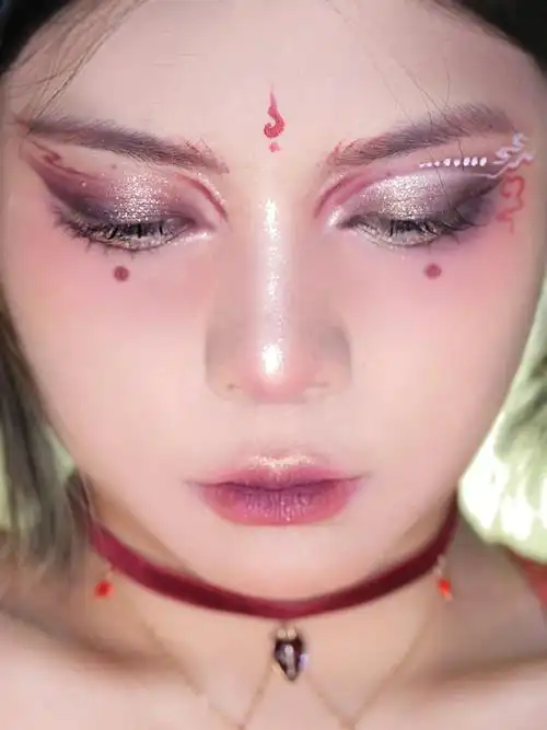 古风妆容烟熏酒红狐狸妆容