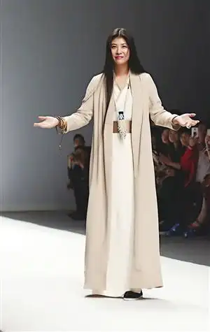 2017年深圳时装周吉祥斋"见山见水见真情"新品发布,杨帆以50款匠兄