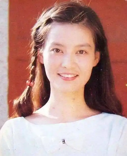 影后潘虹:婚后8年见面仅380天,今66岁无子女,自嘲没资格出演母亲_父亲