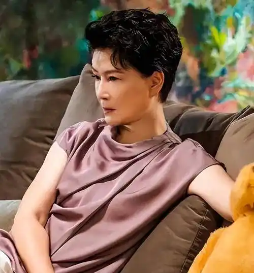 著名演员朱茵:婚姻失败,对女儿有愧疚,一生唯一痛苦的事是失眠