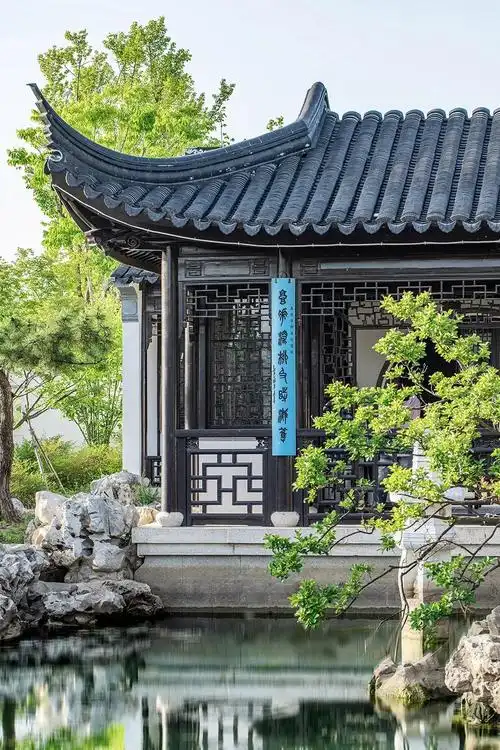 为最大程度还原苏式园林韵味,项目专程从苏州挖掘古建老匠人打磨榫卯