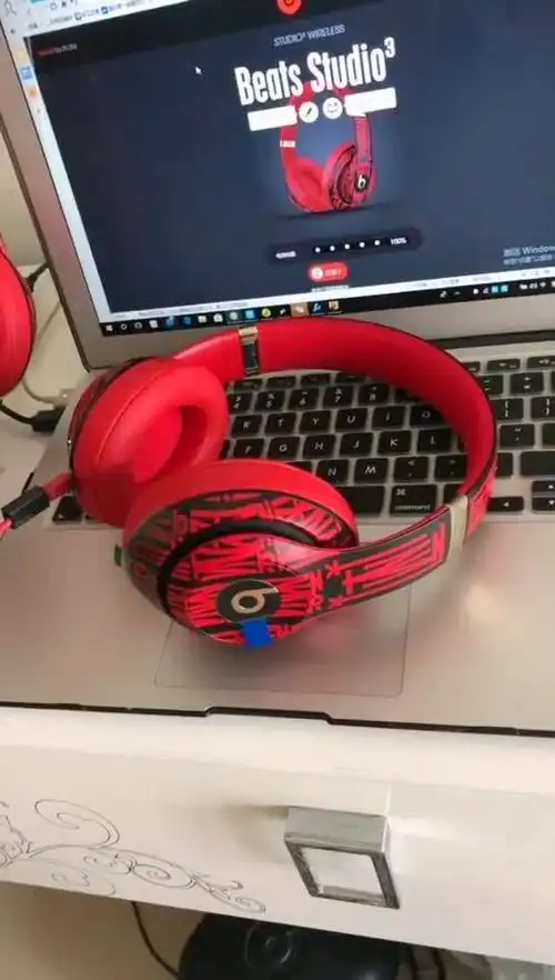 beats dj哈德利国行原封限量版,贼好看价格不菲 支持淘宝店下订单付款