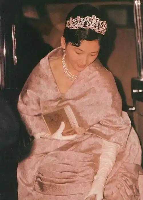 日本皇后美智子年轻时多美说出来你或许不信但老照片不会说谎