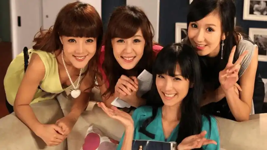 《爱情公寓》中的邓家佳,李金铭,娄艺潇与赵霁2020年,娄艺潇参加了