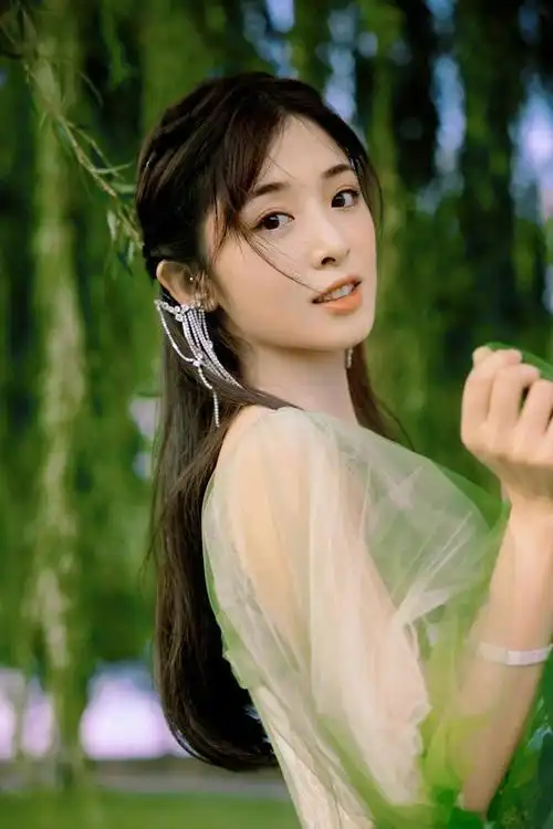 张含韵壁纸一位来自四川的美女