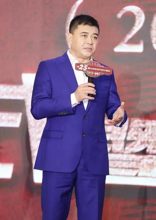 关注的,从和钻石大王李厚霖分手以后,秦海璐就认识了现任的老公王新军