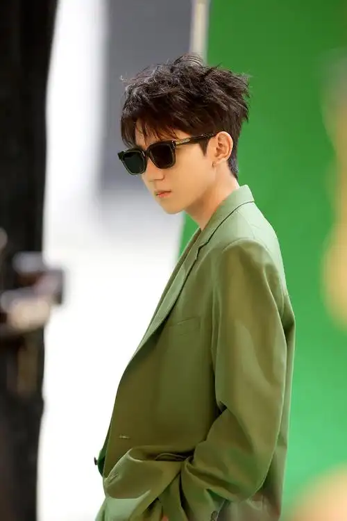 叮叮叮,帅气源哥九宫格掉落~与@tfboys-王源一起pick#prsr帕莎眼镜