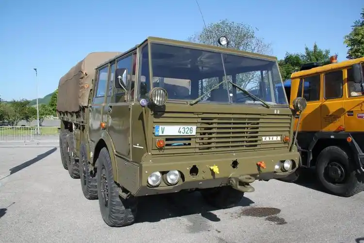 老车展示新车体验太脱拉卡车第11届科技日捷克举行