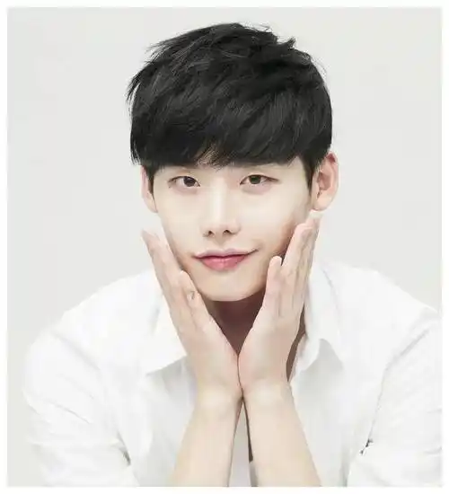 韩国男神李钟硕美得让人惊叹你认同吗