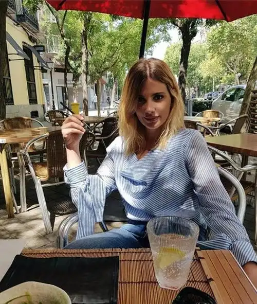 ins上的西班牙混血模特米利亚姆乔瓦内利最新社交媒体个人照片