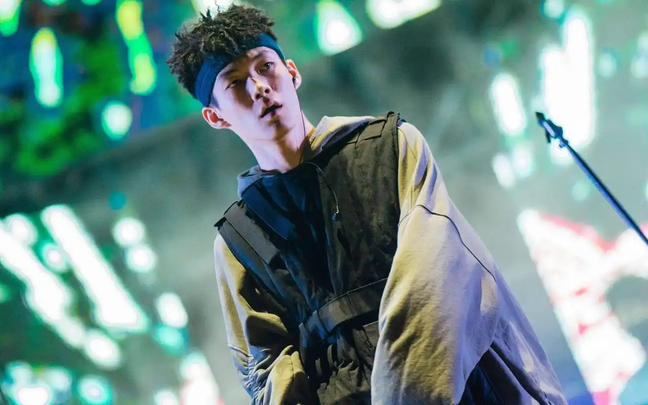 贝贝李京泽的致命情歌onecasualsong我对你只剩下了恨