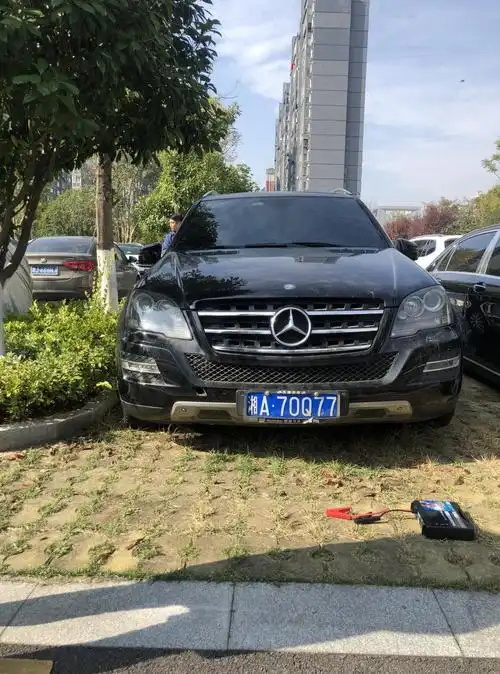 【一拍】车牌号为湘a70q77奔弛牌小汽车一辆