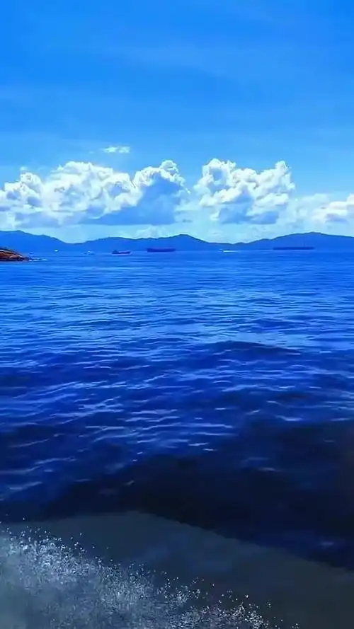 喜欢蓝色,因为blue=becauseloveyoueveryday,意思是:因为爱你每一天