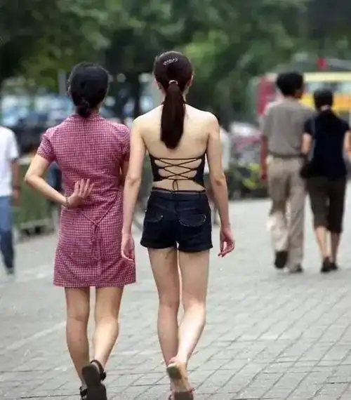 每天老照片629890年代女孩子的衣着打扮到底有多时尚多潮流