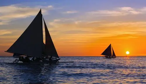 大海上的帆船高清图片