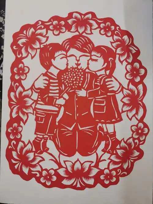 来看看孩子们眼中的妈妈赵慧萍《草原母亲都贵玛》剪纸作品民间文艺