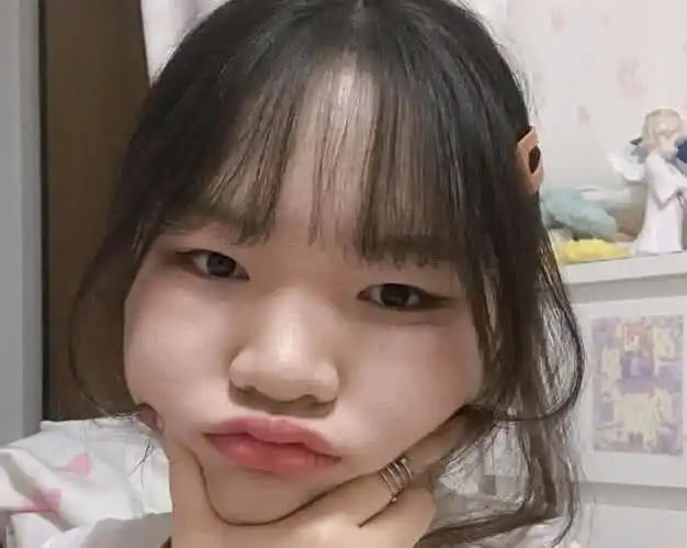 女生自拍总是"丑到爆"?学会这3个技巧,轻松掌握女神自拍秘籍