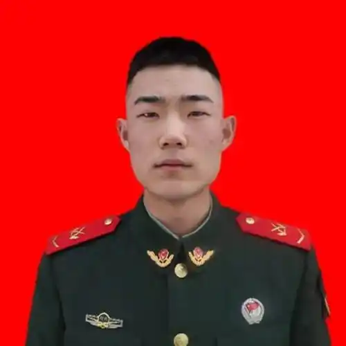 入伍,中共党员,现任常德支队某中队特种通信兼司机,武警二级上士警衔