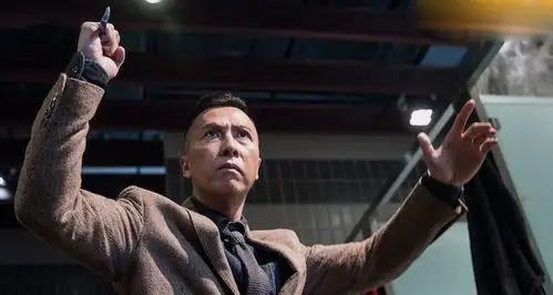 《大师兄》曝"冲动"版海报 甄子丹空降校园"狠辣"出手