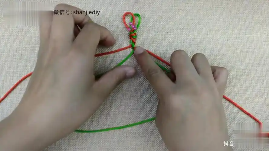 山姐儿手工:中国结编绳基础第31节 圆形四股辫的编织方法二-生活视频