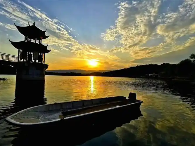 雅安市名山区清漪湖日落美景