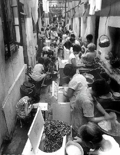二十年前上海人的蜗居画面……你还记得多少?