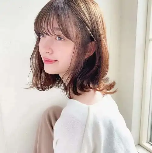 女生气质齐肩小外翻发型