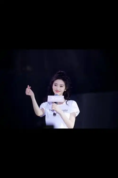 特步代言人:景甜