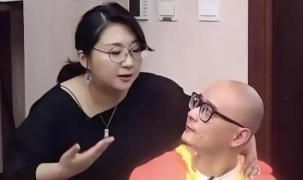 傅首尔老公想离婚,大家骂他冷暴力,只有我觉得他挺憋屈吗