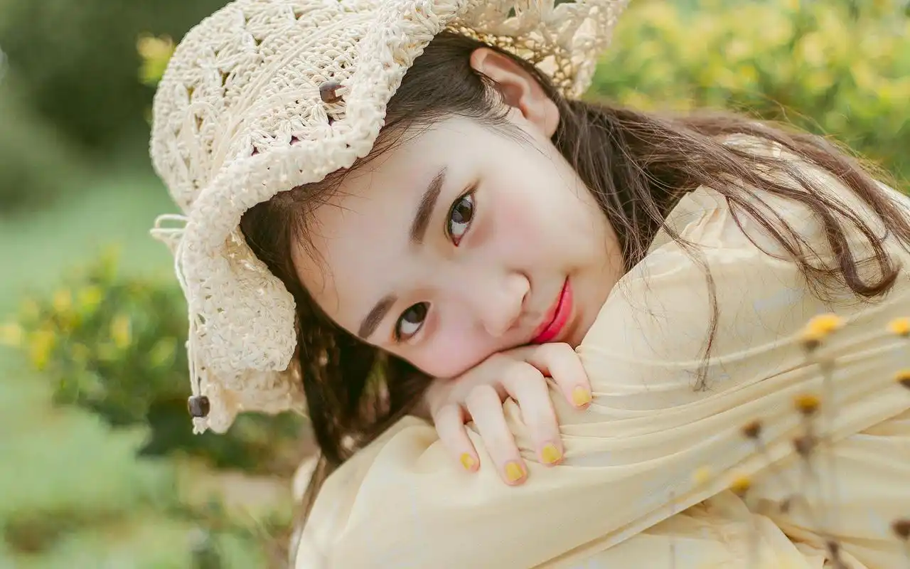 小清新少女户外甜美写真图片桌面壁纸