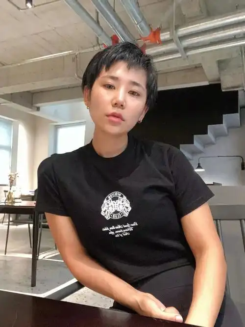 女生短发酷酷帅气的女生短发