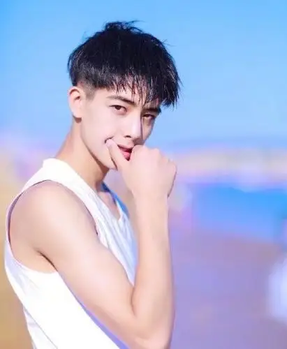 观宋威龙早期照片有感