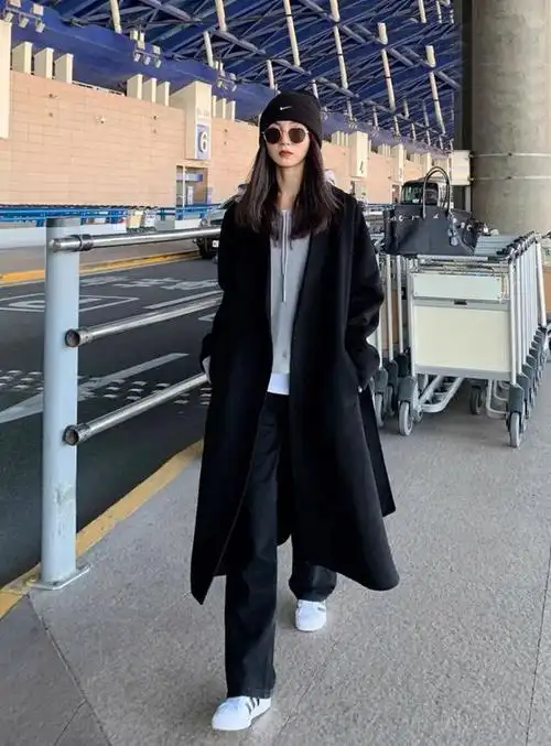 冬季常见的黑色系单品怎么搭配?与这4种颜色组cp,好看又高级