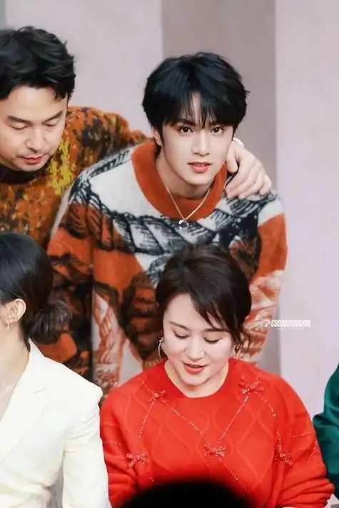 电影新星刘耀文,张艺谋的赞誉言中真言