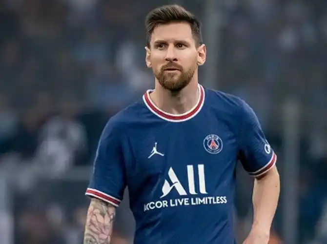 梅西在卡塔尔世界杯夺冠后,成为世界顶级足球明星.