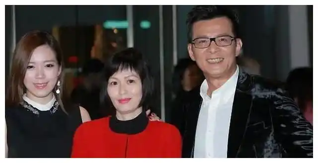 貌美如花演技精湛,演戏多年不红,28岁嫁小1岁老公宠成宝!