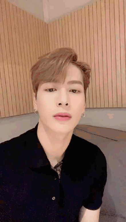 王嘉尔八卦,王嘉尔取消麦田音乐节活动惹争议