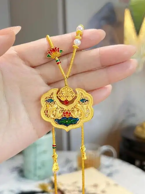 get糖糖同款#六福珠宝##福满传家#系列  喜事莲莲与福运莲莲黄金狭创