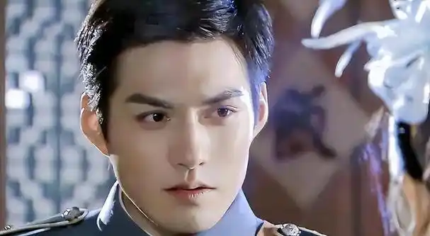 9位"中国式"美男子,个个五官立体,堪称东方美学之浑然天成!