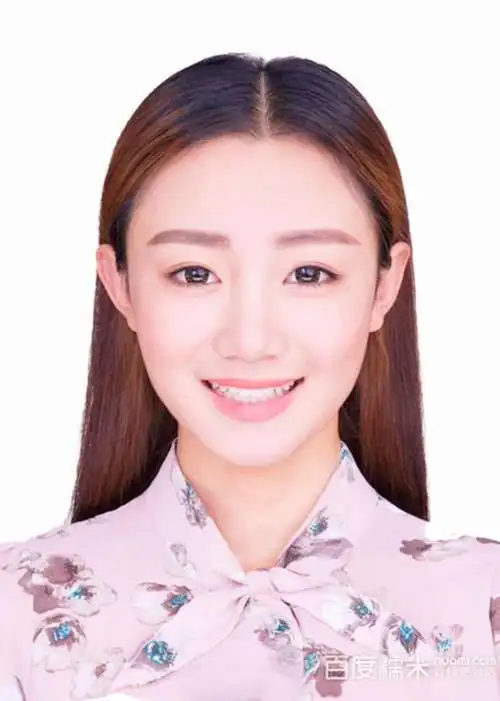 正面免冠照片一定是证件照还会让人认为你是另一个人所以