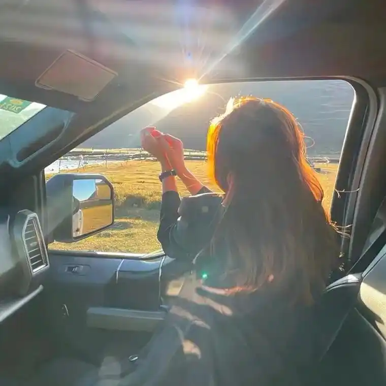 女头像ins高级质感不露脸短发