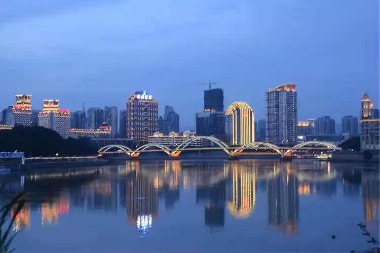 其它 闽江夜景 写美篇听说,福州闽江的夜景很漂亮,前几天傍晚约几个摄