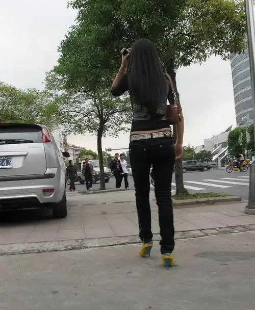 扬州街拍低腰紧身牛仔裤