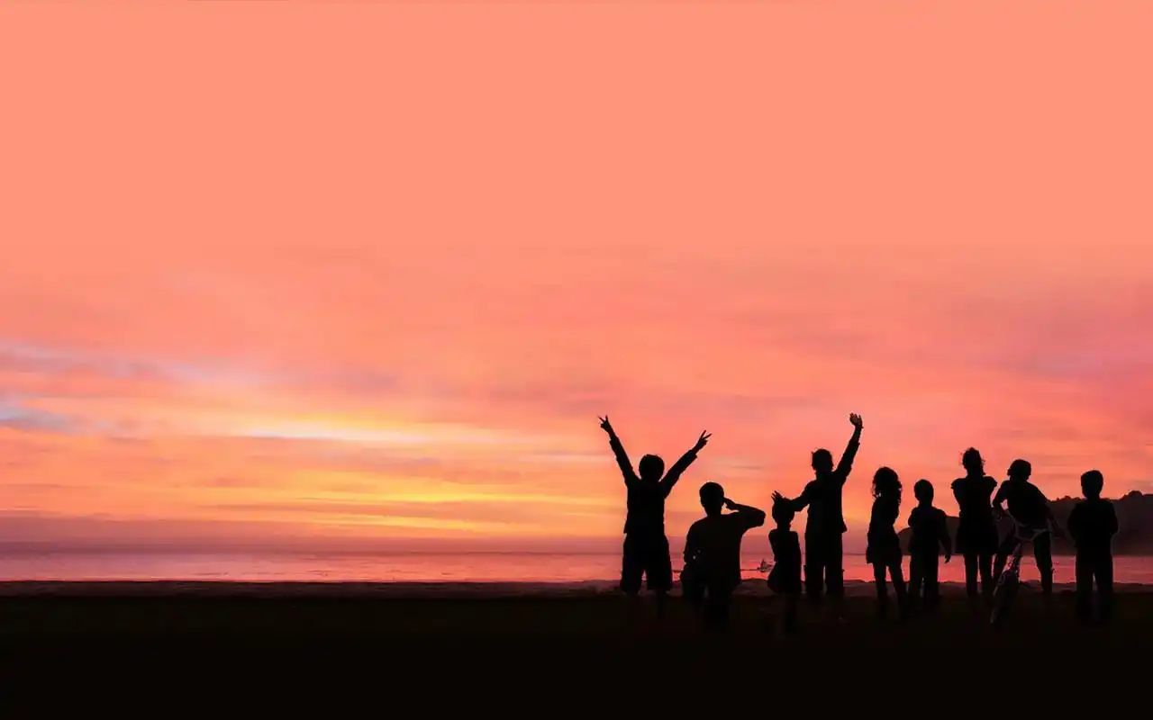 青春是朝阳的气息, 在勇敢和自信中绽放.