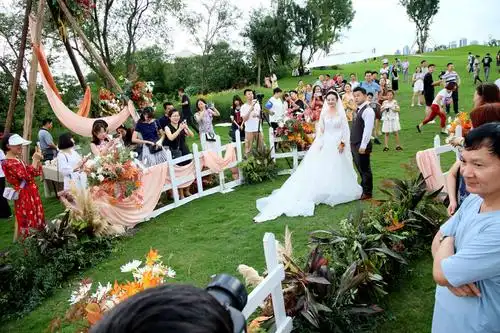 李夏,毛伟臣草坪婚礼 - 美篇