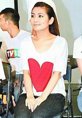 selina出院 准公公送迷你版八卦佛祈福