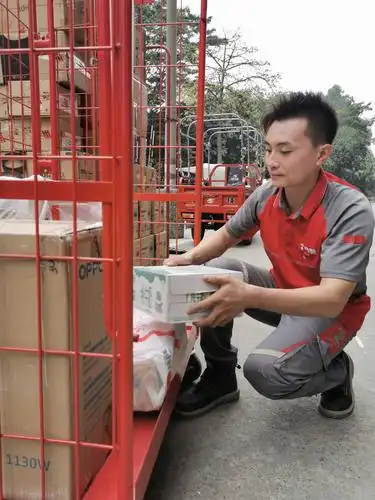 最会剪发的快递小哥谭自洲