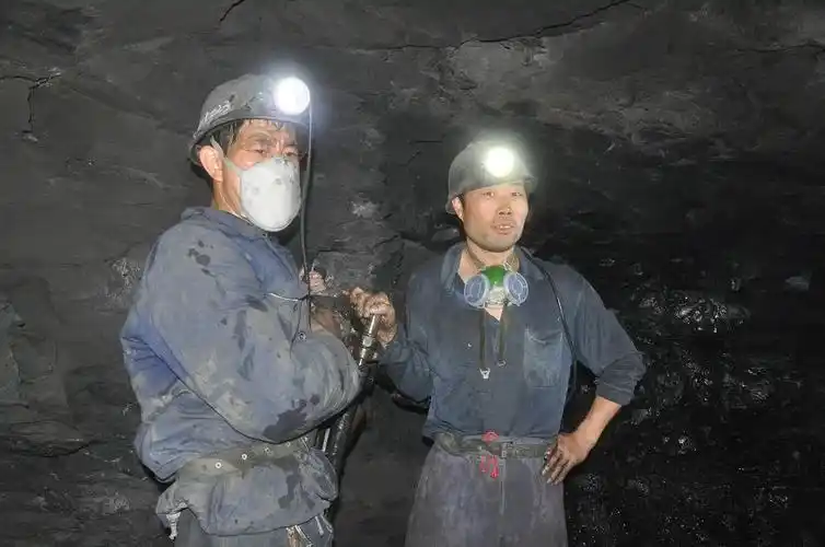 亲历龙坪煤矿井下挖煤记(组图1)