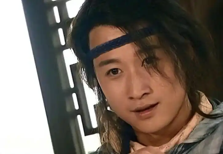 老婆谢楠晒出1张古装帅照,吴京的回应太直男了_腾讯新闻