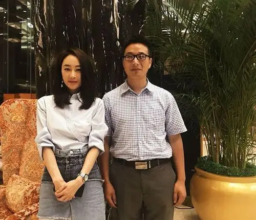 著名歌星蔡健雅,陈瑞收藏诗心斋沈逸副院长油画